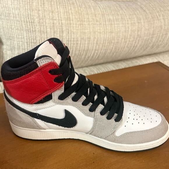 Jordan 1 - Retro High (GS) - Youth size 6.5Y - Picture 2 of 12